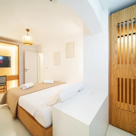 Ohana Paros * Hriszí Aktí