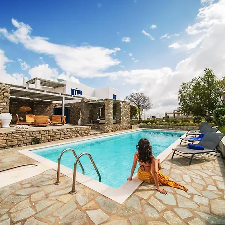 Ohana Paros * Hriszí Aktí