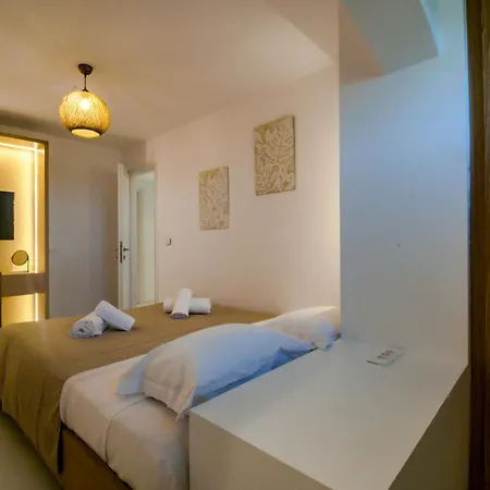 Ohana Paros * Chrisi Akti (Paros)