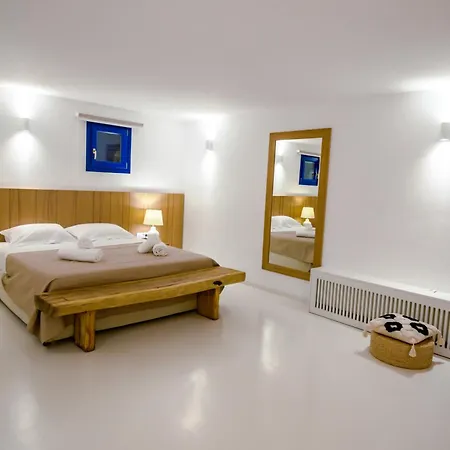 Ohana Paros * Chrisi Akti (Paros)